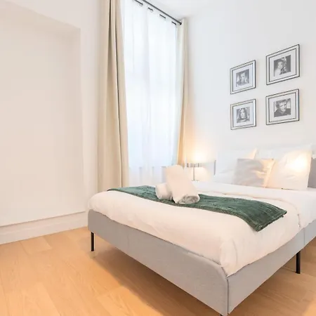 2 Bedrooms In Old Lille!