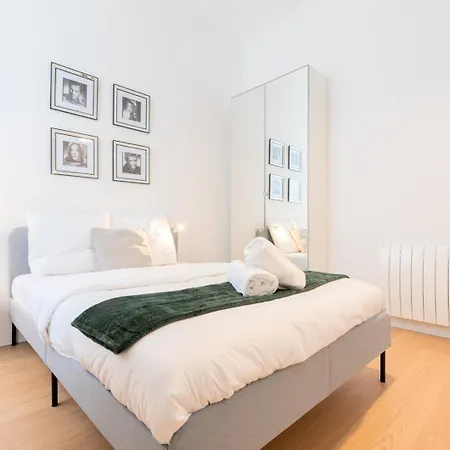 2 Bedrooms In Old Lille!