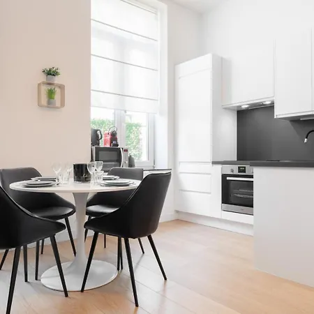 2 Bedrooms In Old Lille! דירה