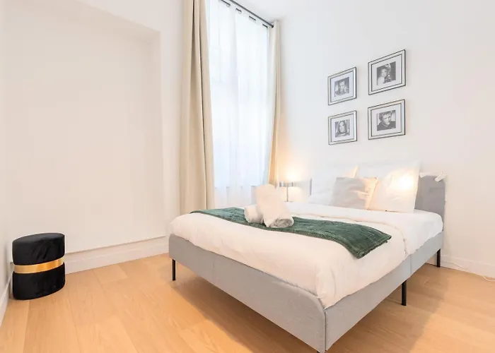 2 Bedrooms In Old Lille!